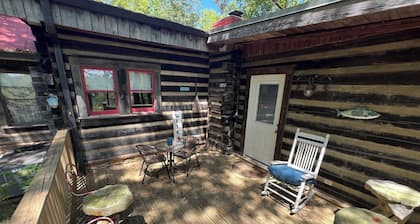 Hyvin yksityinen maalaismainen hirsimökki - Nashville Tennessee