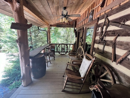 Very Private Rustic Log Cabin - Nashville Tennessee