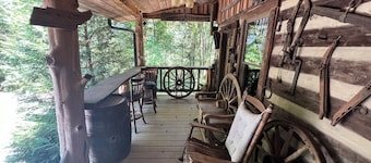Very Private Rustic Log Cabin - Nashville Tennessee