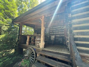 Terrace/patio - Very Private Rustic Log Cabin - Nashville Tennessee (Whites Creek)