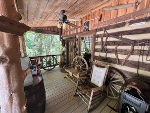 Property grounds - Very Private Rustic Log Cabin - Nashville Tennessee (Whites Creek)