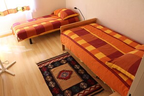 2 bedrooms, in-room safe, iron/ironing board, free WiFi