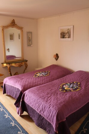 2 多间卧室、客房内保险箱、熨斗/熨衣板、免费 WiFi