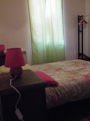 1 chambre, fer et planche Ă repasser, accĂšs Internet