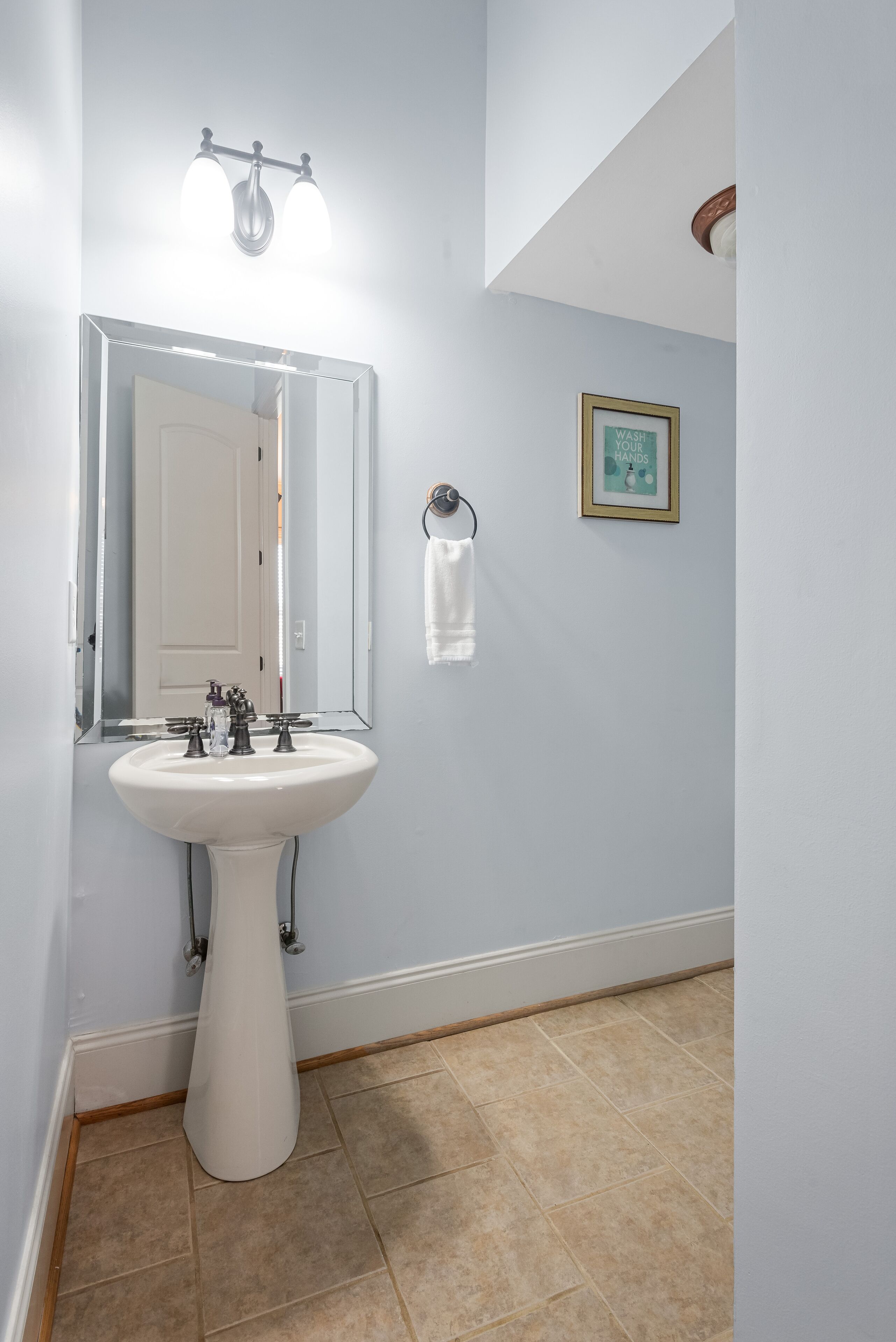 First floor - Bathroom (2)