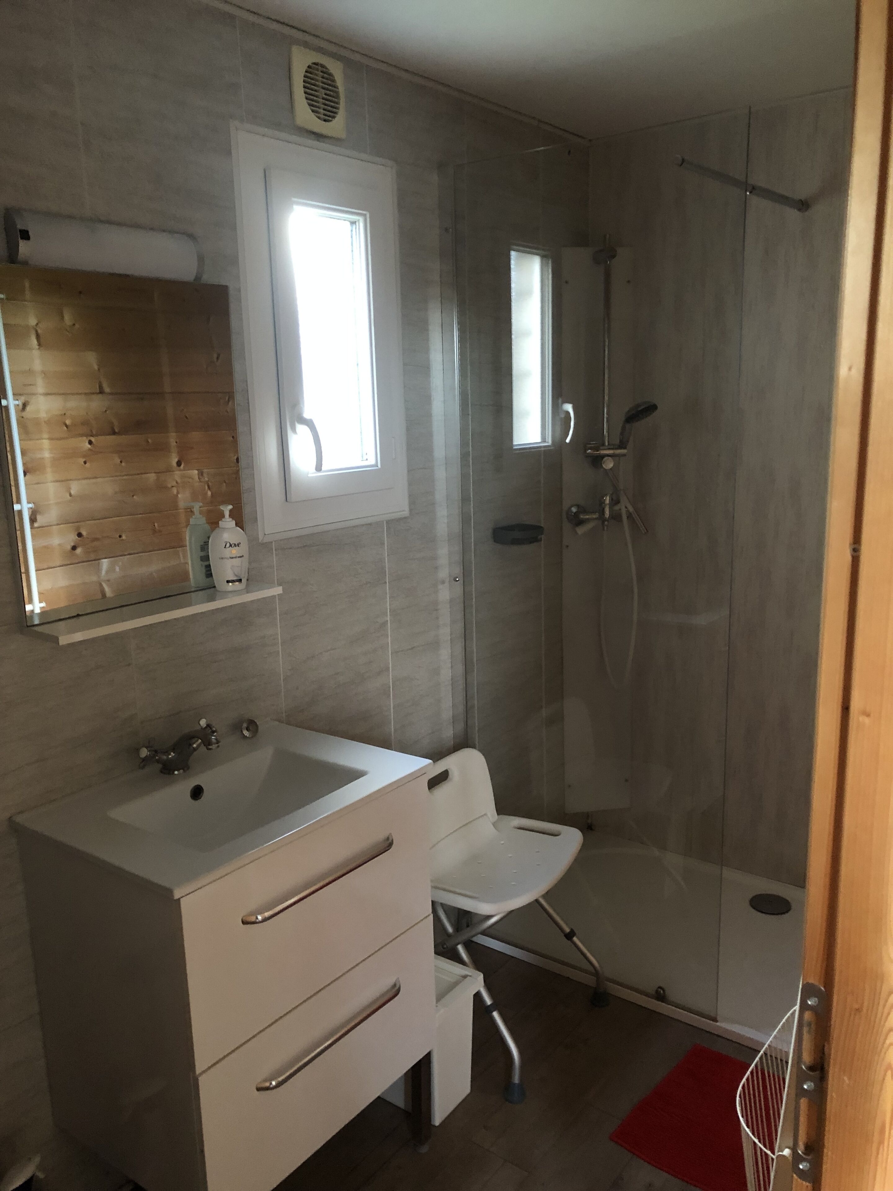 Haartrockner, Seife, Toilettenpapier