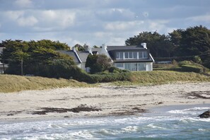 On the beach - Villa des Courlis, 10 people, beach at your feet (Kerlouan)