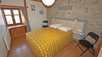 2 bedrooms, iron/ironing board, travel crib, free WiFi