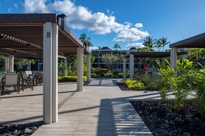 Terrace/patio - Prime Location, Unit H-102, Oceanfront next to pool. (Kamuela)