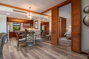 Dining - Prime Location, Unit H-102, Oceanfront next to pool. (Kamuela)