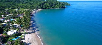 ビーチまで1ブロック！ プラザ、店舗、公共交通機関への3ブロック