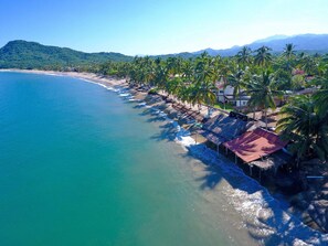 Sun loungers, beach towels - One block to the beach! Three blocks to plaza, stores and public transit (Lo de Marcos)