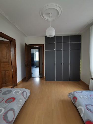 Appartement dans maison, a partir de 2 jusqu'à 4 personnes, 2 chambres, jardin.