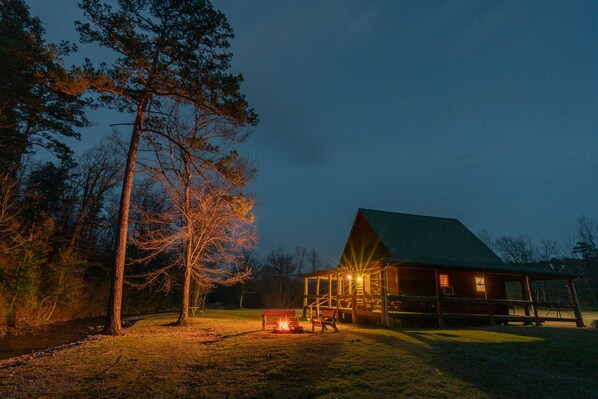 Property grounds - Private secluded peaceful cabin (Norman)