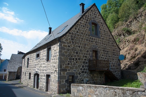 Pour les passionnés de randonnées et/ou de sports d'hiver SANCY/SUPER BESSE