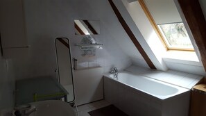 Bathtub, hair dryer