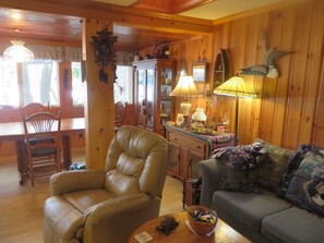 Smart TV, fireplace, books, video library - Screen Porch with see thru roof, BQ, 30' from sandy beach,  canoe and 3 kayaks (Belgrade)