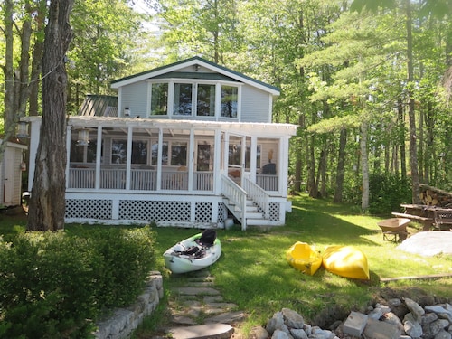 Screen Porch with see thru roof, BQ, 30' from sandy beach,  canoe and 3 kayaks