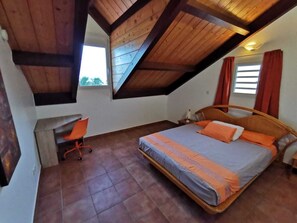 2 bedrooms, desk, iron/ironing board, free WiFi