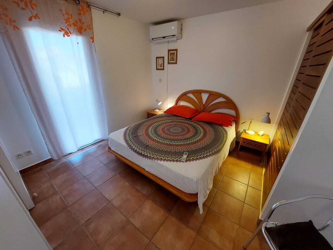 2 habitaciones, escritorio, tabla de planchar con plancha y wifi gratis 