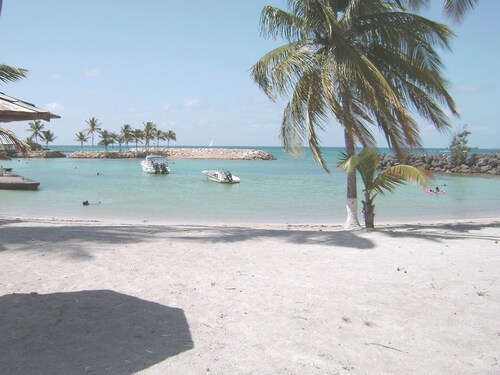 Duplex apartment sea and mountains view well located at the heart of Guadeloupe