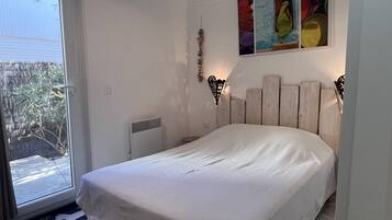 3 bedrooms, in-room safe, iron/ironing board, free WiFi