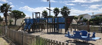 Authentic and cosy chalet in Gruissan Plage with the Mediterranean 300 m away