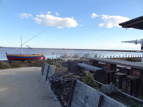 Authentic and cosy chalet in Gruissan Plage with the Mediterranean 300 m away