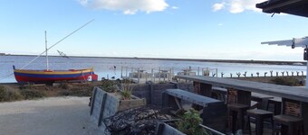 Authentic and cosy chalet in Gruissan Plage with the Mediterranean 300 m away