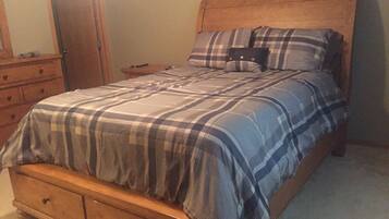 3 bedrooms, iron/ironing board, travel crib, free WiFi