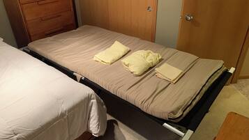 3 bedrooms, iron/ironing board, travel crib, free WiFi