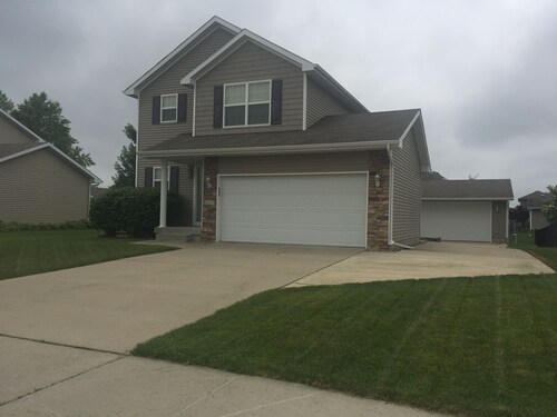 Tämä talo sijaitsee rauhallisella alueella lähellä tärkeimpiä nähtävyyksiä.