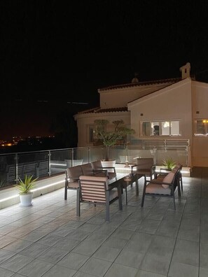 Outdoor dining - VILLA GOLF and SEA VIEW - swimming pool - child safety * DISCOUNT 2026 * (rojales ciudad quesada)