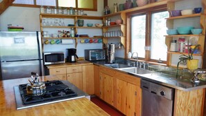 Kaffetrakter/tekoker, kjøleskap, mikrobølgeovn og ovn