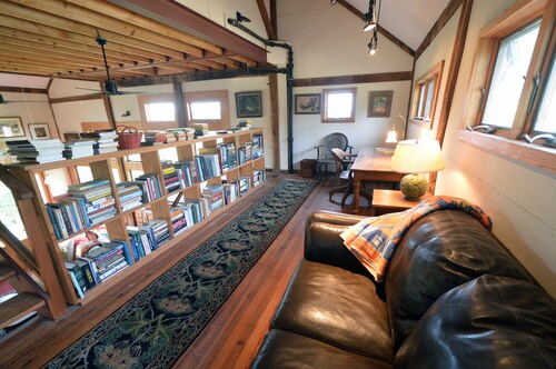 Barn Apt on Tranquil Historic Farm--Amazing Views