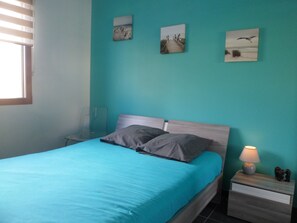 3 Schlafzimmer, Schreibtisch, Bügeleisen/Bügelbrett, Reisekinderbett