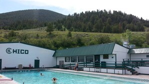 Pool - Elk Ridge cabin with great views near Yellowstone (Livingston)