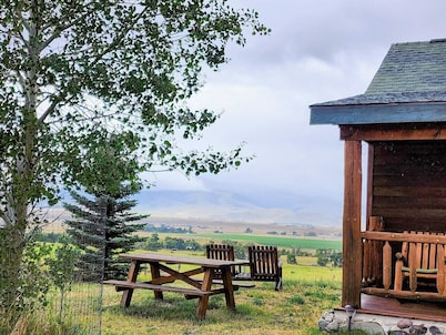 Elk Ridge cabin with great views near Yellowstone