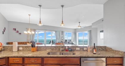 Modern Penthouse with Direct Ocean Front Views!