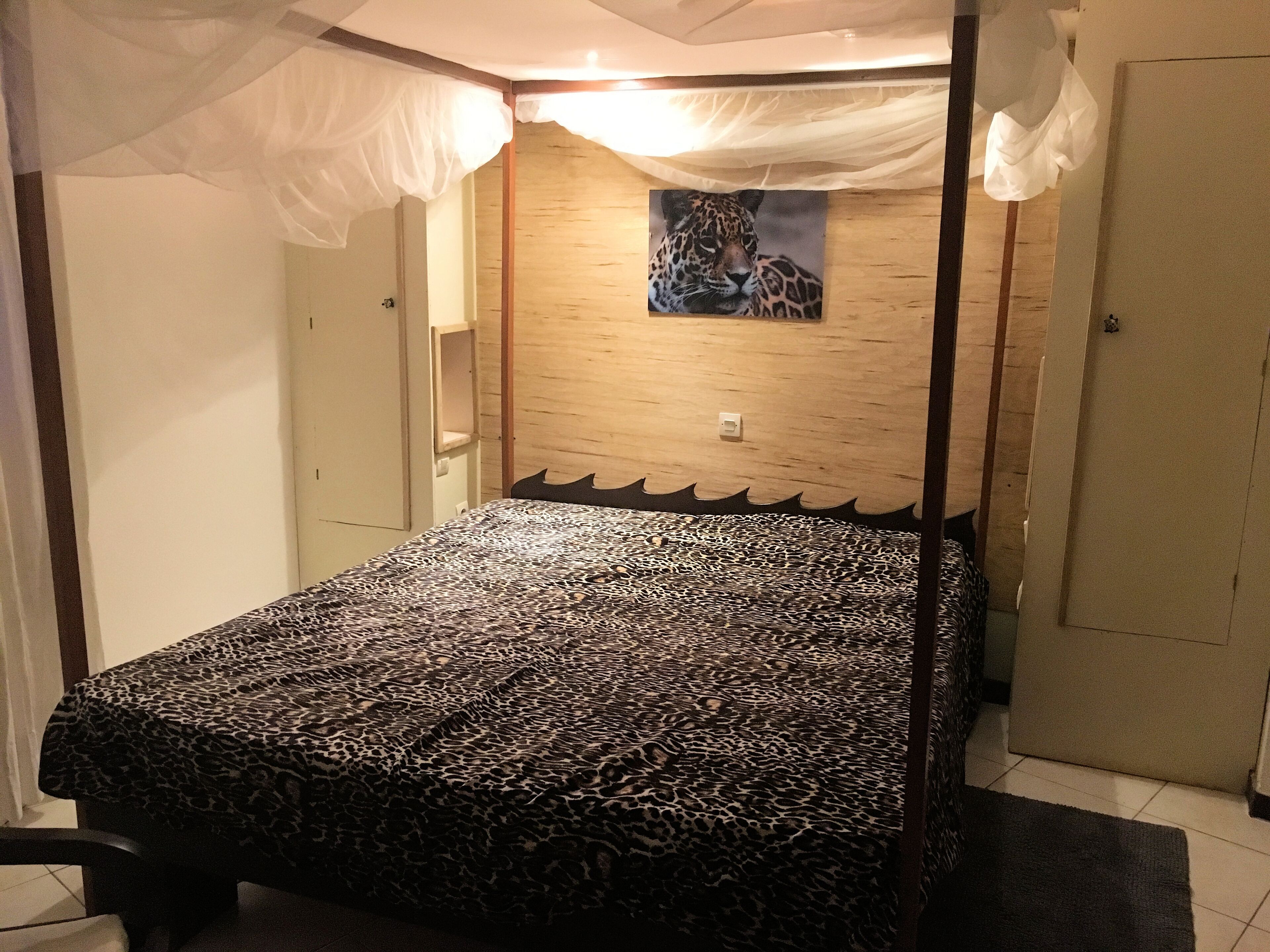 4 bedrooms, in-room safe, iron/ironing board, free WiFi
