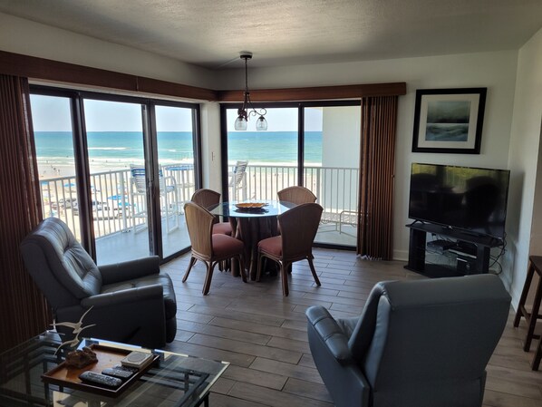 Smart-TV, DVD-Player, Bücher