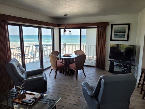 TOP FLOOR - Spektakuläre Aussicht auf das Meer, Schritte zum Strand, Pool, Restaurants.