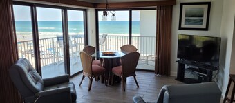 TOP FLOOR - Spectacular Ocean Views, Steps To Beach, Pool, Restaurants.