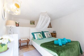 3 bedrooms, in-room safe, iron/ironing board, travel cot - Baie de Saint Tropez - Beautiful house, private pool, splendid view (Roquebrune-Sur-Argens)