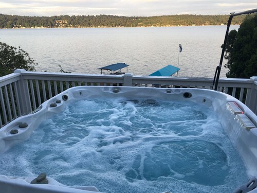 Wonderful 3-bd on lake. Perfect for business/couples/families + Peloton Bike