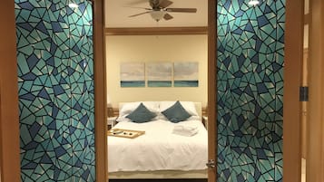 3 bedrooms, desk, iron/ironing board, free WiFi