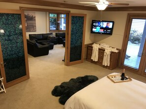 3 bedrooms, desk, iron/ironing board, free WiFi