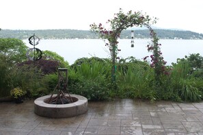 Property grounds - Wonderful 3-bd on lake. Perfect for business/couples/families + Peloton Bike (Bellevue)