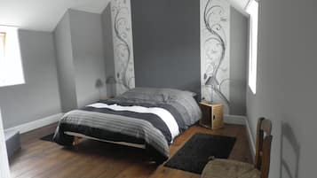 2 bedrooms, iron/ironing board, free WiFi, bed sheets