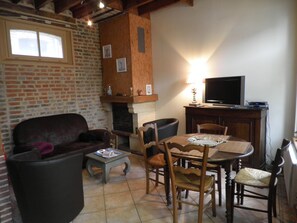 Télévision, cheminée